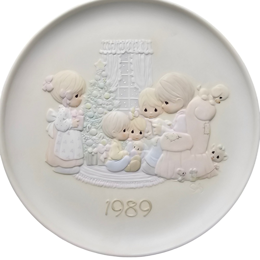 Precious Moments 1989 Christmas Love Series Collector Plate May Your Happy Home